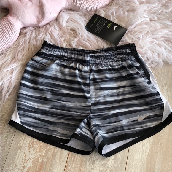 NWT Nike girls dry-fit shorts - Picture 3 of 4